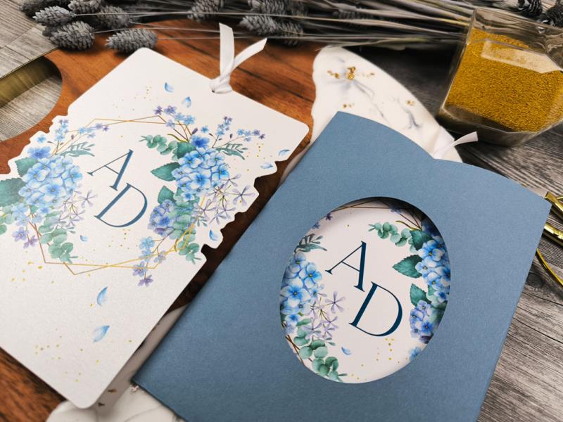 Partecipazione pocket fold, con astuccio azzurro e ortensie blu ORTENSIE